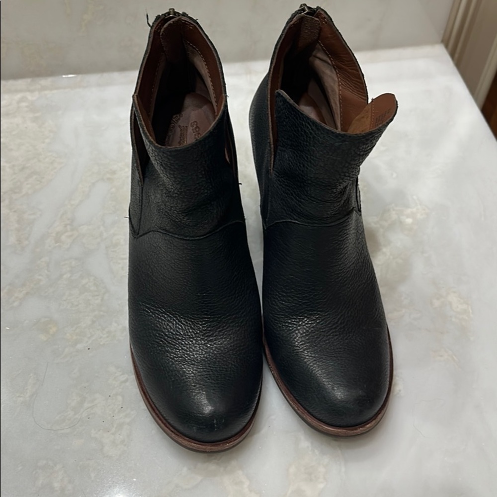 Korkease; size 8.5M